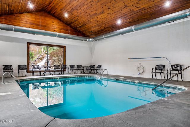 1924 Bear Creek Falls Way, Sevierville, TN 37876