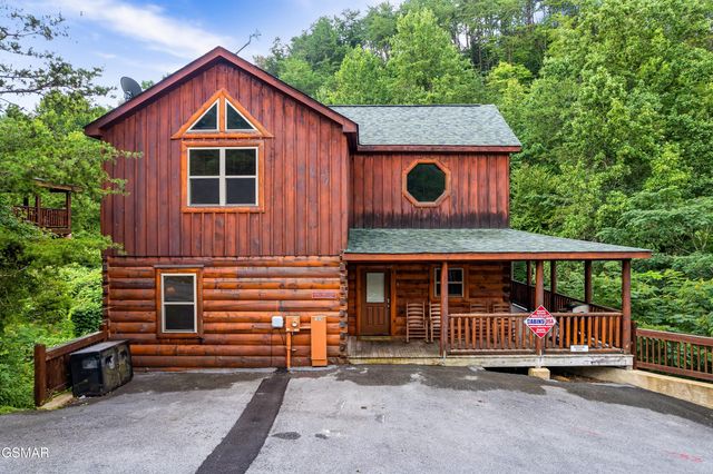 1924 Bear Creek Falls Way, Sevierville, TN 37876