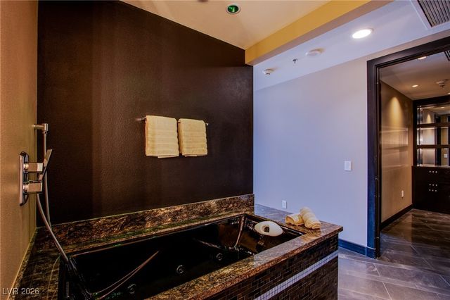 4525 Dean Martin Drive 2000, Las Vegas, NV 89103