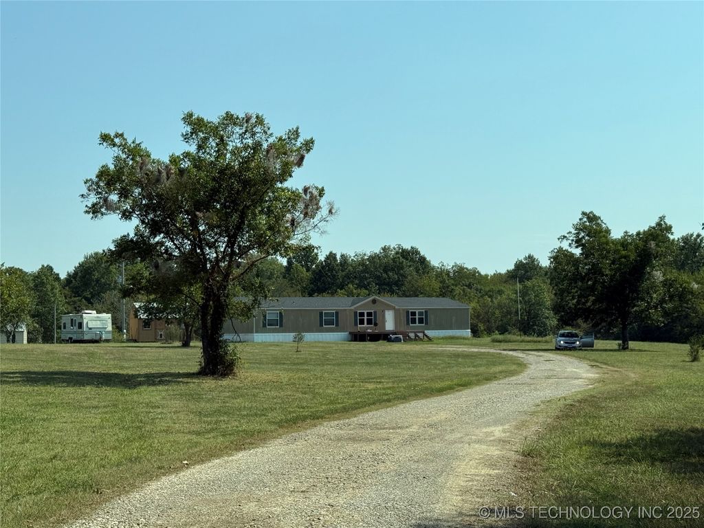 9404 Oktaha Road, Oktaha, OK 74450