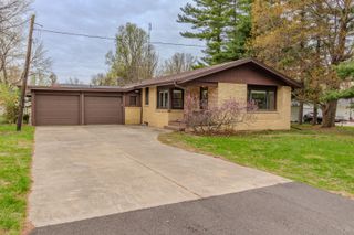 17427 Carver Road, Hudson, IL 61748