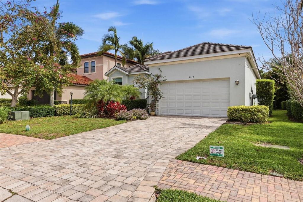 Image 3 of property listing at 5515 TITLE ROW DRIVE, Bradenton, FL 34210