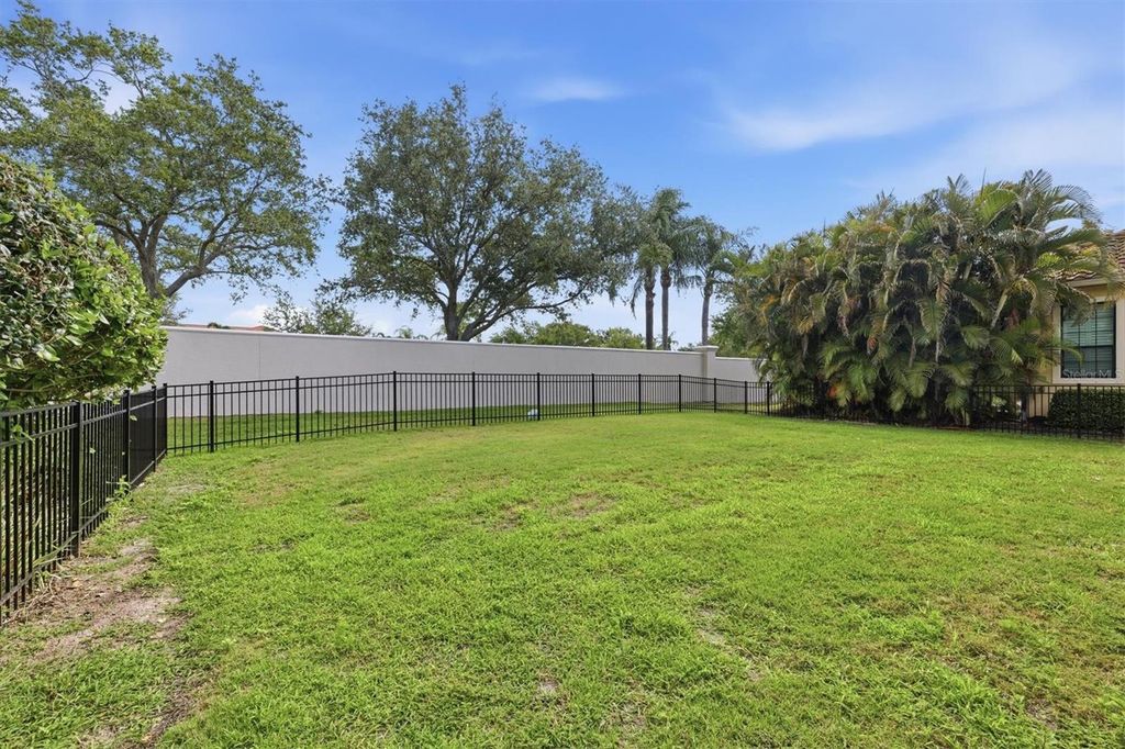 Image 32 of property listing at 5515 TITLE ROW DRIVE, Bradenton, FL 34210
