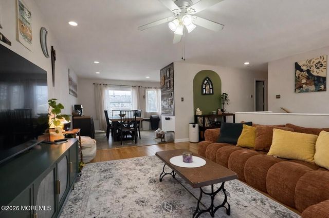 15 Commodore Court, Barnegat, NJ 08005