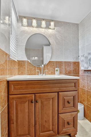 5901 Camino Del Sol 207, Boca Raton, FL 33433
