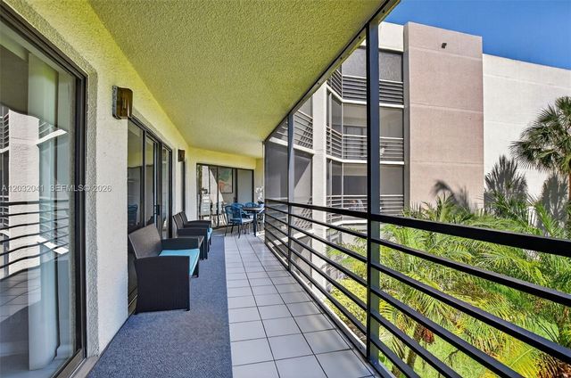 5901 Camino Del Sol 207, Boca Raton, FL 33433