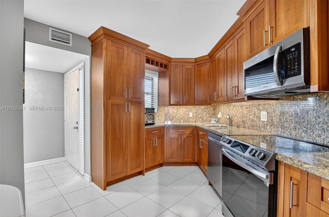 5901 Camino Del Sol 207, Boca Raton, FL 33433