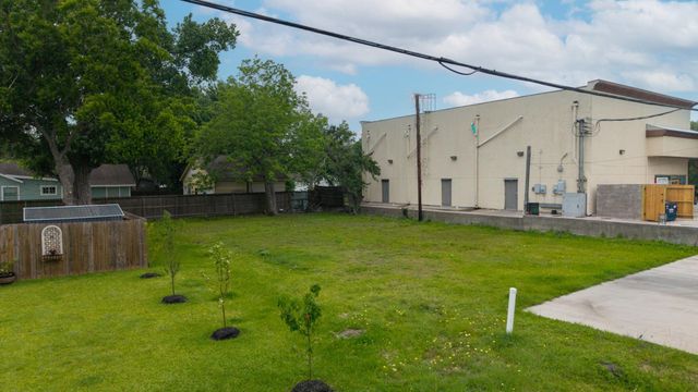 2607 23rd Street, Dickinson, TX 77539
