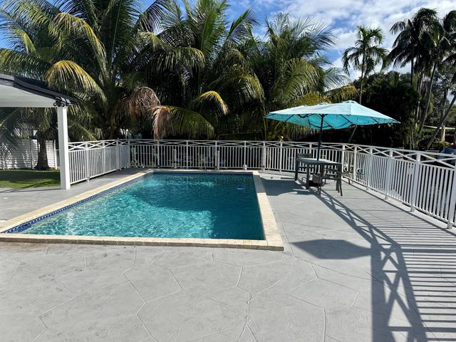 4540 SW 28th Terrace, Dania Beach, FL 33312