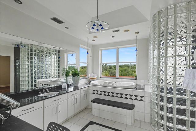 20202 Barnett Glenn RD, Spicewood, TX 78669