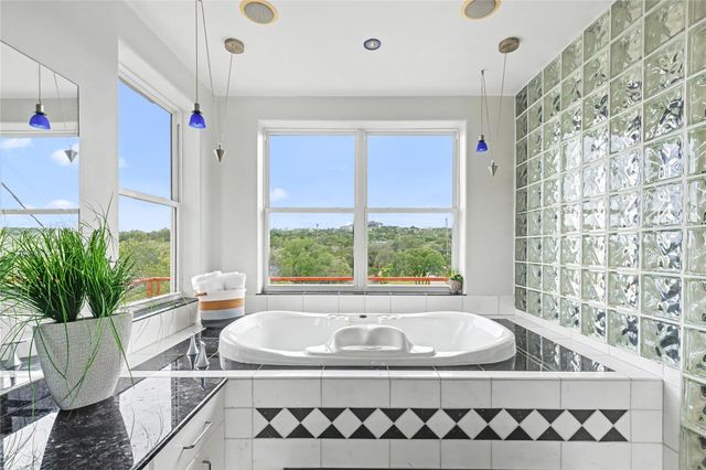 20202 Barnett Glenn RD, Spicewood, TX 78669
