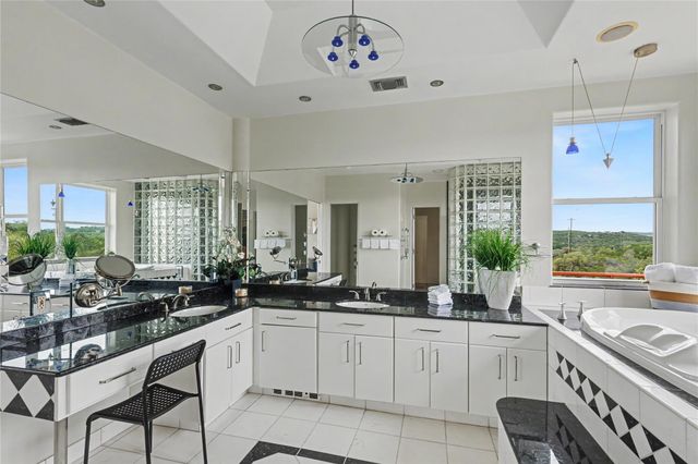 20202 Barnett Glenn RD, Spicewood, TX 78669