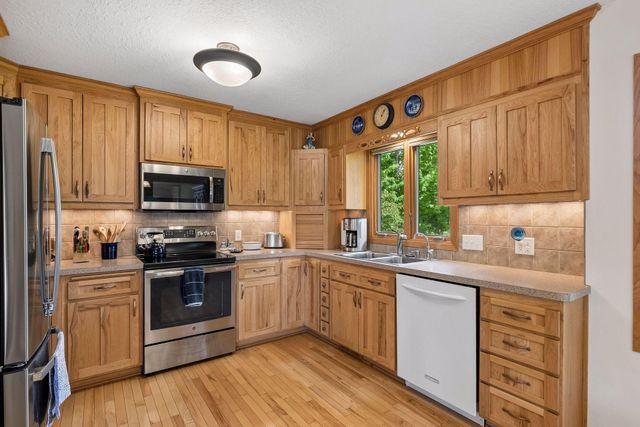 18025 33rd Avenue N, Plymouth, MN 55447