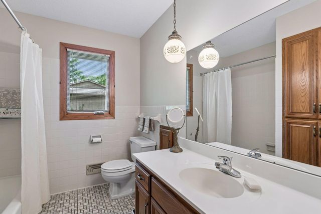 18025 33rd Avenue N, Plymouth, MN 55447