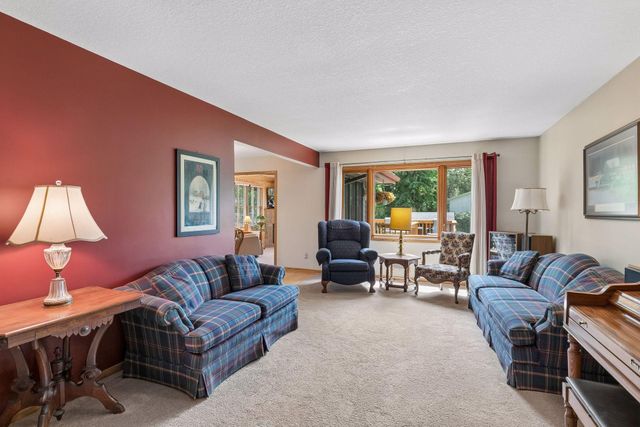 18025 33rd Avenue N, Plymouth, MN 55447