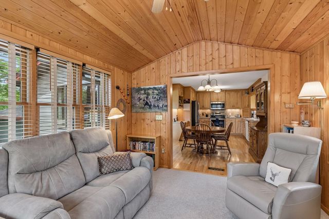 18025 33rd Avenue N, Plymouth, MN 55447