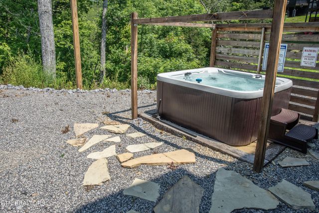 2033 Eagle Feather Drive, Sevierville, TN 37876