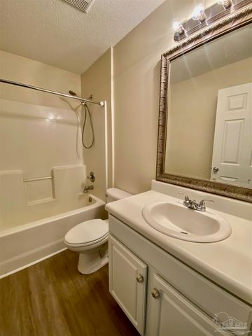 1550 Oakhill Rd, Gulf Breeze, FL 32563
