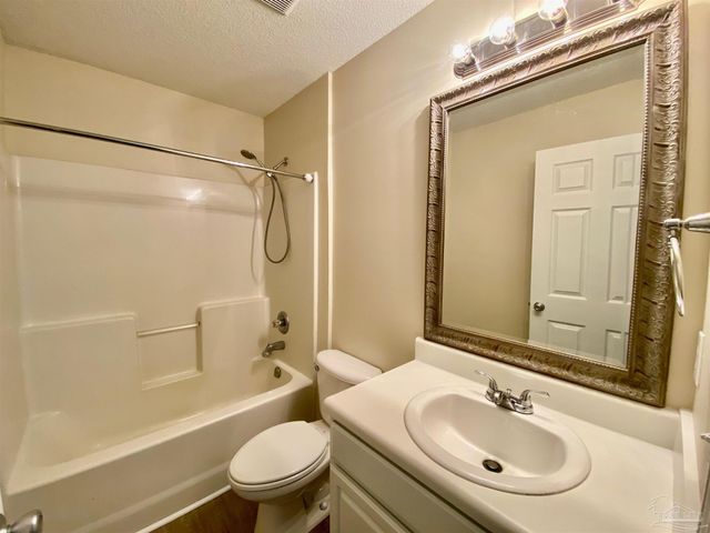 1550 Oakhill Rd, Gulf Breeze, FL 32563