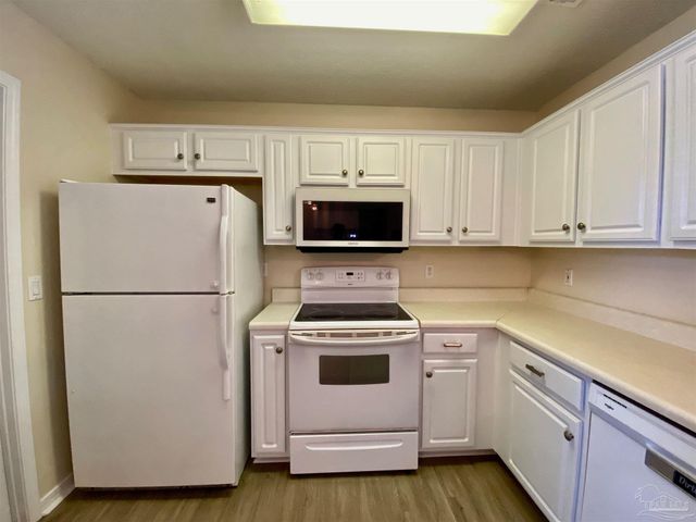 1550 Oakhill Rd, Gulf Breeze, FL 32563