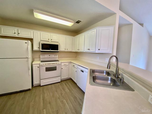 1550 Oakhill Rd, Gulf Breeze, FL 32563