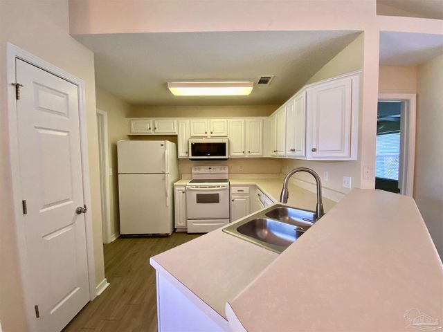 1550 Oakhill Rd, Gulf Breeze, FL 32563