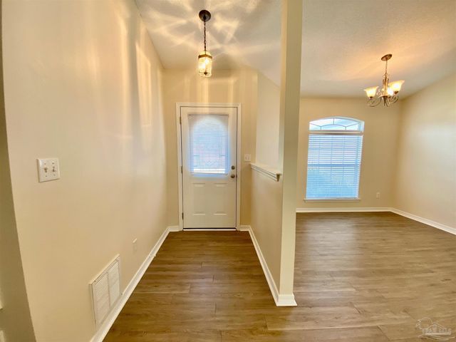 1550 Oakhill Rd, Gulf Breeze, FL 32563