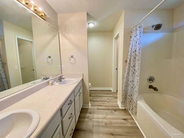 1550 Oakhill Rd, Gulf Breeze, FL 32563