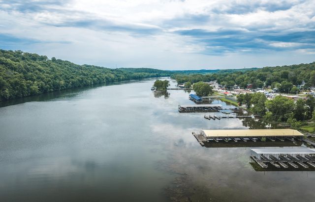 2529 State Highway 176 Apt C2, Rockaway Beach, MO 65740