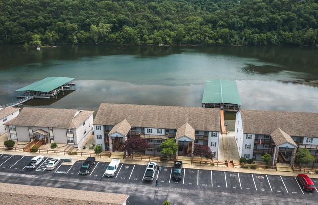 2529 State Highway 176 Apt C2, Rockaway Beach, MO 65740