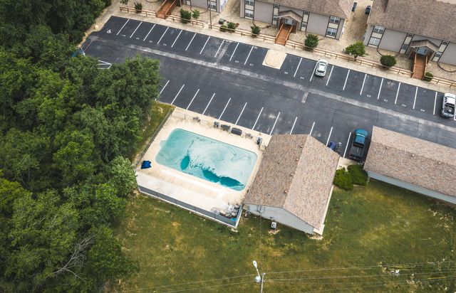 2529 State Highway 176 Apt C2, Rockaway Beach, MO 65740