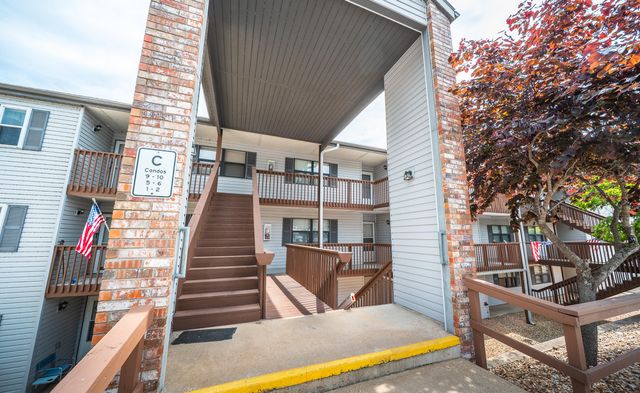 2529 State Highway 176 Apt C2, Rockaway Beach, MO 65740