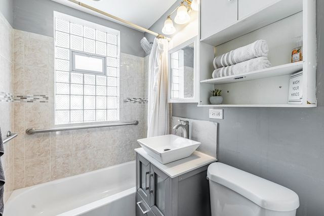 3739 Wenonah Avenue, Berwyn, IL 60402