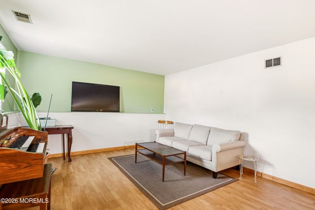910 Woodlane Road, Jackson, NJ 08527