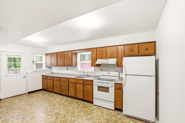 910 Woodlane Road, Jackson, NJ 08527