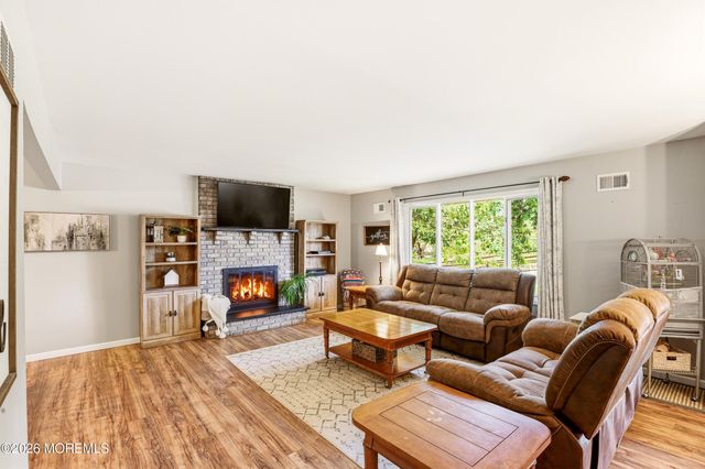 910 Woodlane Road, Jackson, NJ 08527