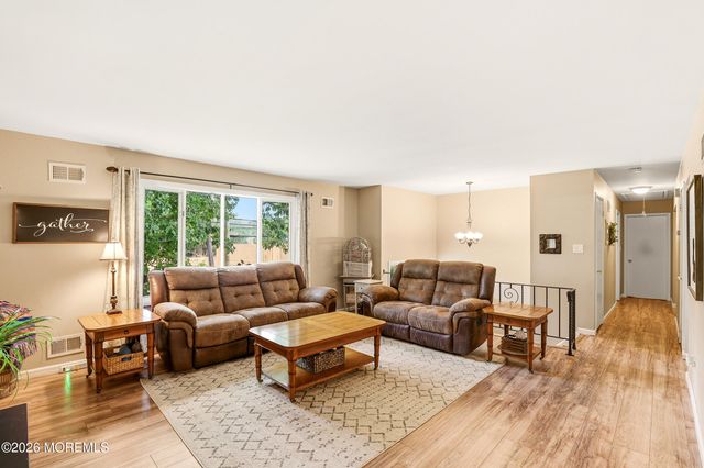 910 Woodlane Road, Jackson, NJ 08527