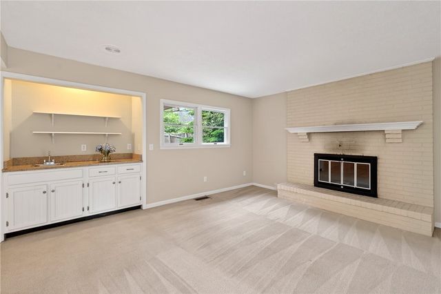 222 Wisteria Drive, Oakwood, OH 45419