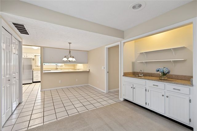 222 Wisteria Drive, Oakwood, OH 45419