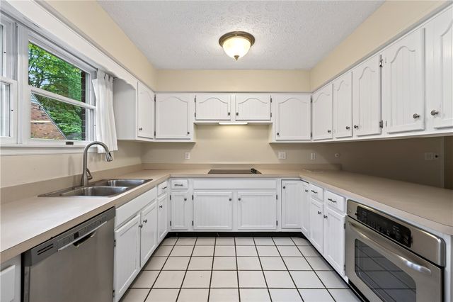 222 Wisteria Drive, Oakwood, OH 45419