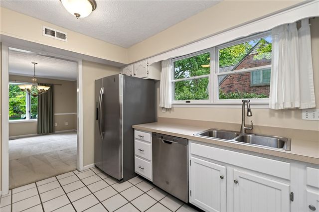 222 Wisteria Drive, Oakwood, OH 45419