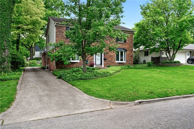 222 Wisteria Drive, Oakwood, OH 45419