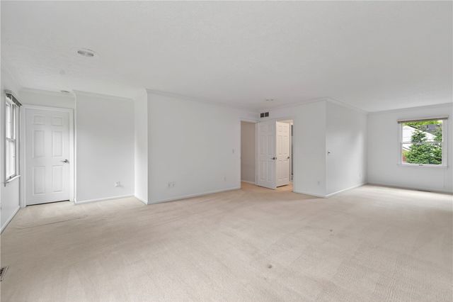 222 Wisteria Drive, Oakwood, OH 45419