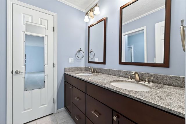 222 Wisteria Drive, Oakwood, OH 45419