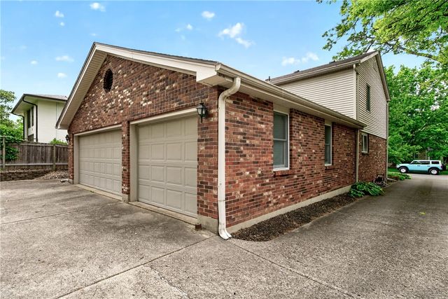 222 Wisteria Drive, Oakwood, OH 45419