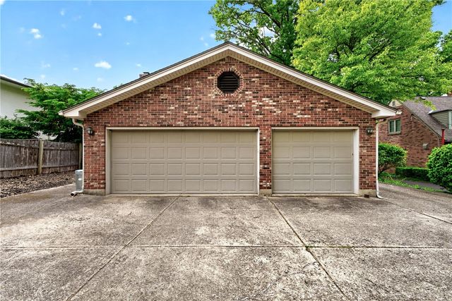 222 Wisteria Drive, Oakwood, OH 45419