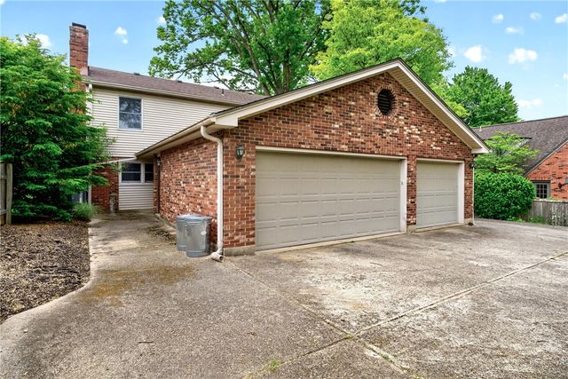 222 Wisteria Drive, Oakwood, OH 45419