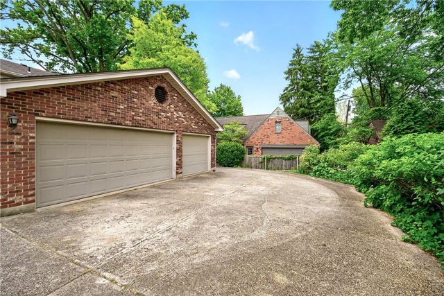 222 Wisteria Drive, Oakwood, OH 45419
