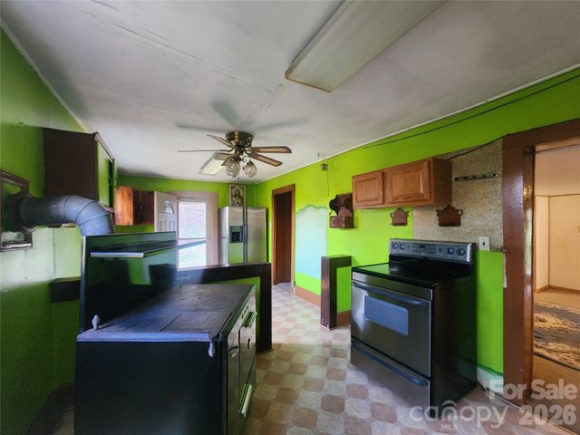 1025 Chandler Cove Road, Marshall, NC 28753