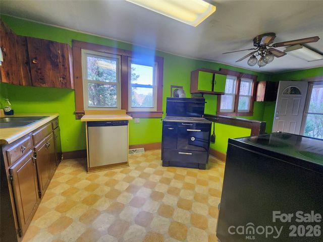 1025 Chandler Cove Road, Marshall, NC 28753